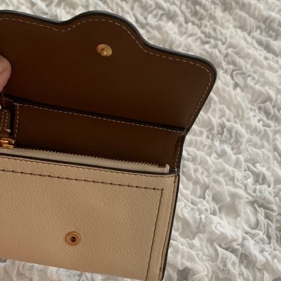 Brand new Tory Burch Felix Medium Wallet Brie - Picture 10 of 11